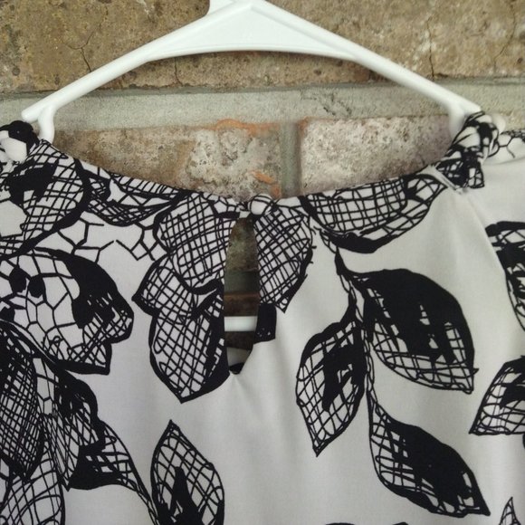 Worthington Black and White Floral Blouse - Picture 6 of 6